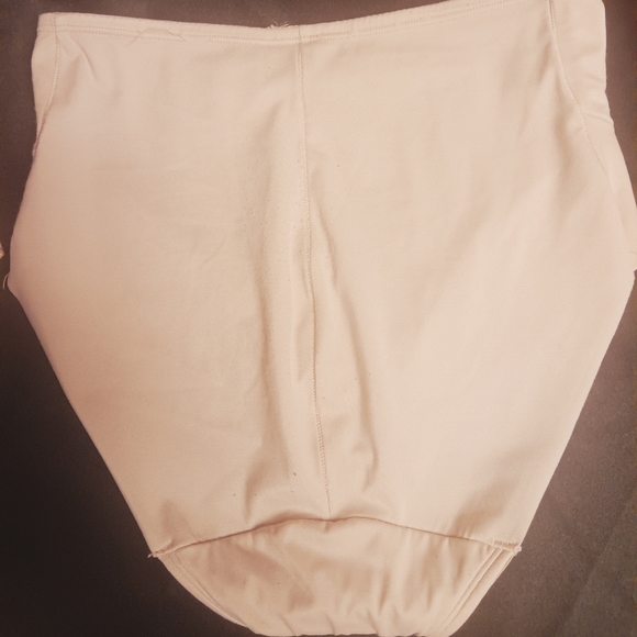 Undergarment/shapewear - Picture 2 of 4